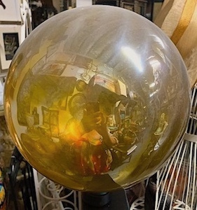 Gaze Glass Sphere Iridescent Gold